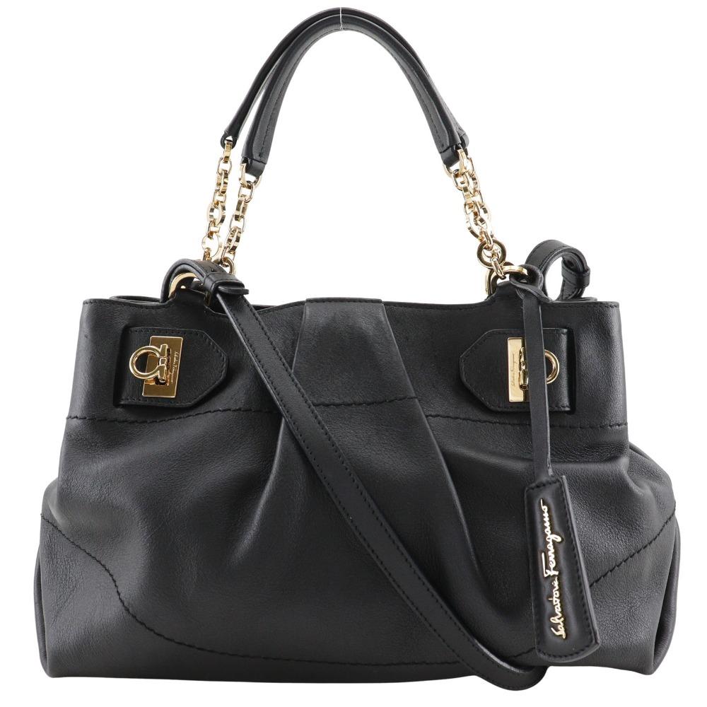 Salvatore Ferragamo Florence Gancini Handbag EE-21 D477 2WAYShoulder black Calfskin Women Used
Salvatore Ferragamo Florence Gancini Handbag EE-21 D477 2WAYShoulder black Calfskin Women Used