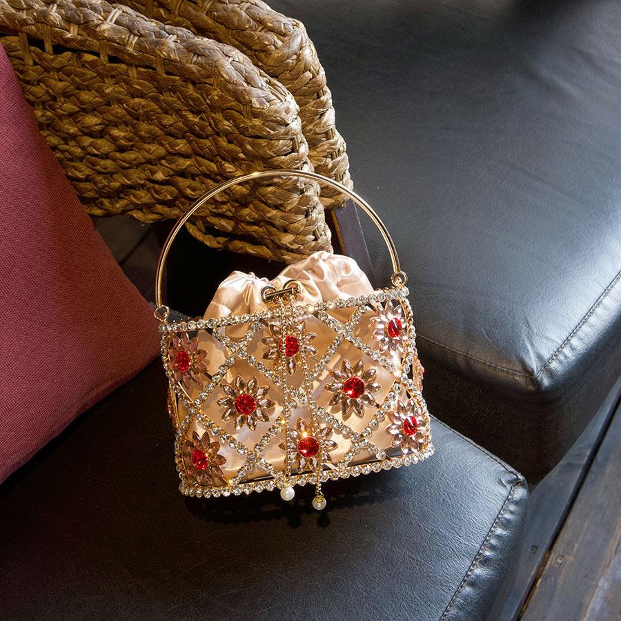 Court style golden light luxury temperament shiny diamond-encrusted dinner bag flower handbag bucket vegetable basket bag
Court style golden light luxury temperament shiny diamond-encrusted dinner bag flower handbag bucket vegetable basket bag