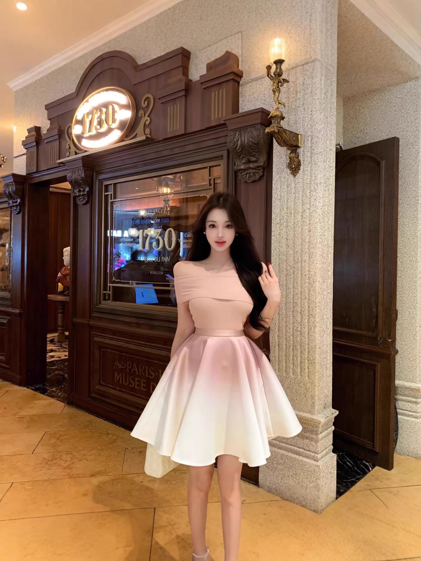 2025 French Chic One-Shoulder Top & Gradient A-Line Skirt Set for Women Medium
2025 French Chic One-Shoulder Top & Gradient A-Line Skirt Set for Women Medium