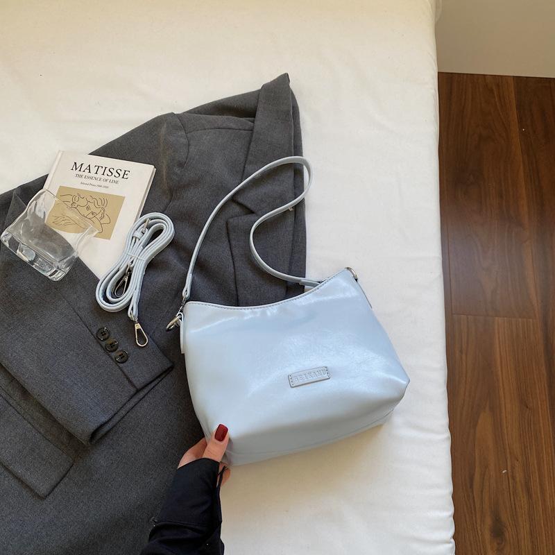 Сегодняшние популярные маленькие сумки для женщин, новые осенне-зимние ретро-универсальные сумки-мессенджеры, сумки-ведра на одно плечо, подмышку
Сегодняшние популярные маленькие сумки для женщин, новые осенне-зимние ретро-универсальные сумки-мессенджеры, сумки-ведра на одно плечо, подмышку