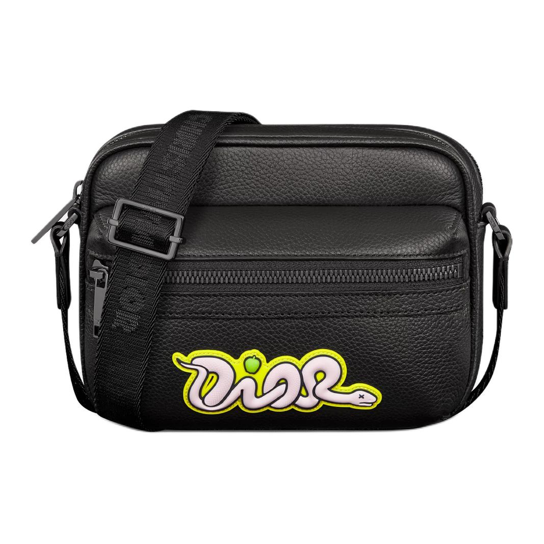 Dior X Kaws Collaboration Rider 2.0 Year Of The Snake Limited Edition Logo Zip Closure Leather Crossbody Shoulder Bag Mini Men bags 2ESWS034OYY-H958 Gift Set(Basic Set+Box+Shopping Bag)
Dior X Kaws Collaboration Rider 2.0 Year Of The Snake Limited Edition Logo Zip Closure Leather Crossbody Shoulder Bag Mini Men bags 2ESWS034OYY-H958 Gift Set(Basic Set+Box+Shopping Bag)