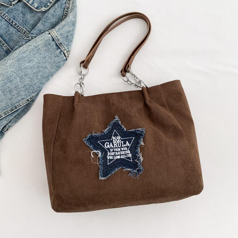 Модная и в зарубежном стиле простая замшевая сумка через плечо большой вместимости 2025 новая сумка-тоут для студенток женская