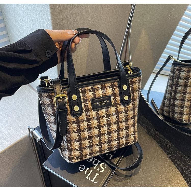 Сумка-ведро женская, новинка 2024 года, высококачественная, нишевая, суперпопулярная сумка через плечо, летняя, универсальная, сумка-мессенджер
Сумка-ведро женская, новинка 2024 года, высококачественная, нишевая, суперпопулярная сумка через плечо, летняя, универсальная, сумка-мессенджер