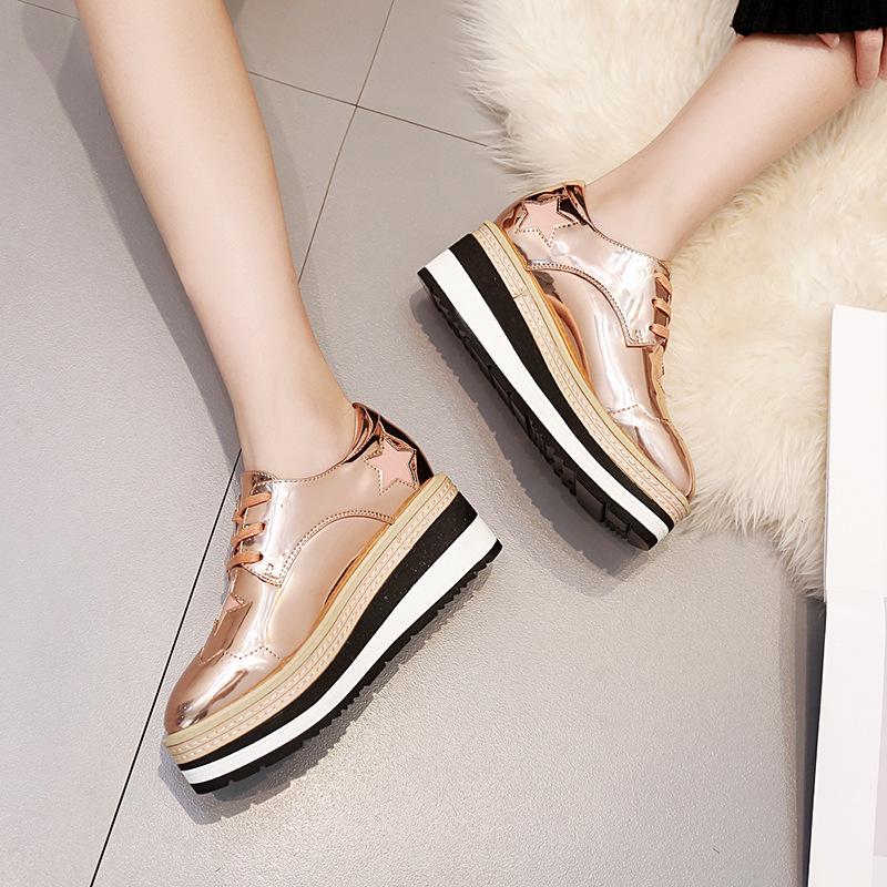 Versatile 2025 Autumn Women s Waterproof Lace-up Single Shoes Platform Muffin Sole British College Style Casual Shoes HZB-1813 39 золотой
Versatile 2025 Autumn Women s Waterproof Lace-up Single Shoes Platform Muffin Sole British College Style Casual Shoes HZB-1813 39 золотой