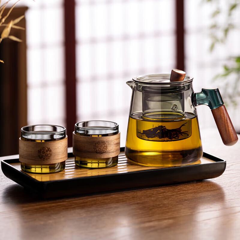 Yi Hu Cha Traditional Chinese Tea Sets
Yi Hu Cha Traditional Chinese Tea Sets