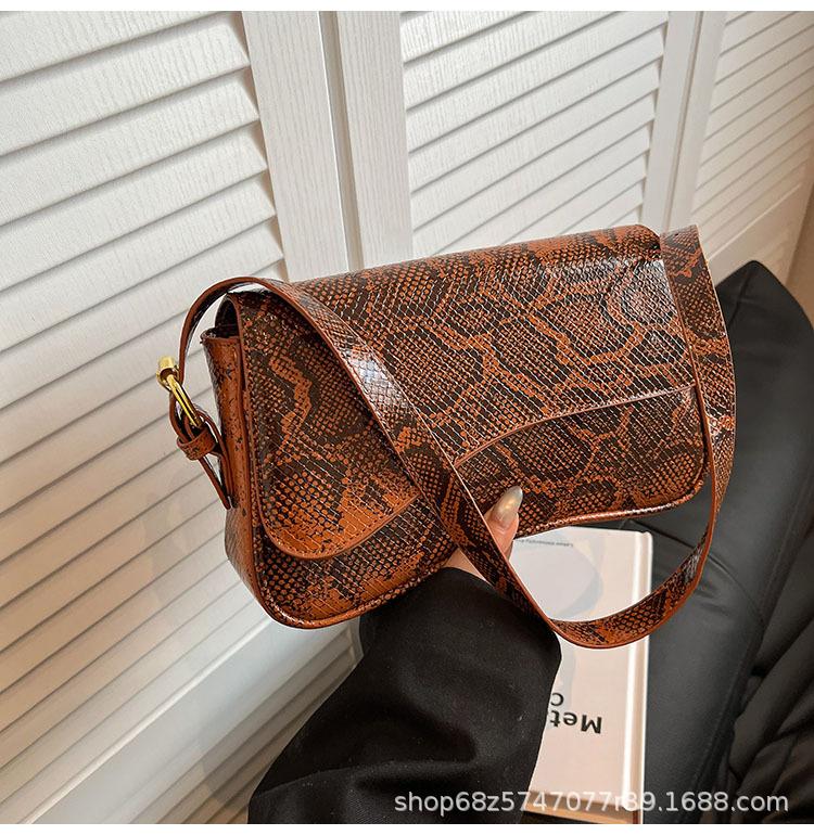 Премиальная маленькая сумка подмышку с узором змеи, женская, 2025, новая модная, легкая, роскошная, на плечо, французская нишевая, для通勤, женская сумка коричневый
Премиальная маленькая сумка подмышку с узором змеи, женская, 2025, новая модная, легкая, роскошная, на плечо, французская нишевая, для通勤, женская сумка коричневый