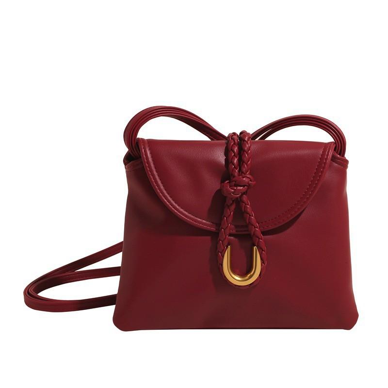 Niche Design Temperament Female Bag With Large Capacity Travel Commuting Shoulder Texture All-matching Cross-body
Niche Design Temperament Female Bag With Large Capacity Travel Commuting Shoulder Texture All-matching Cross-body