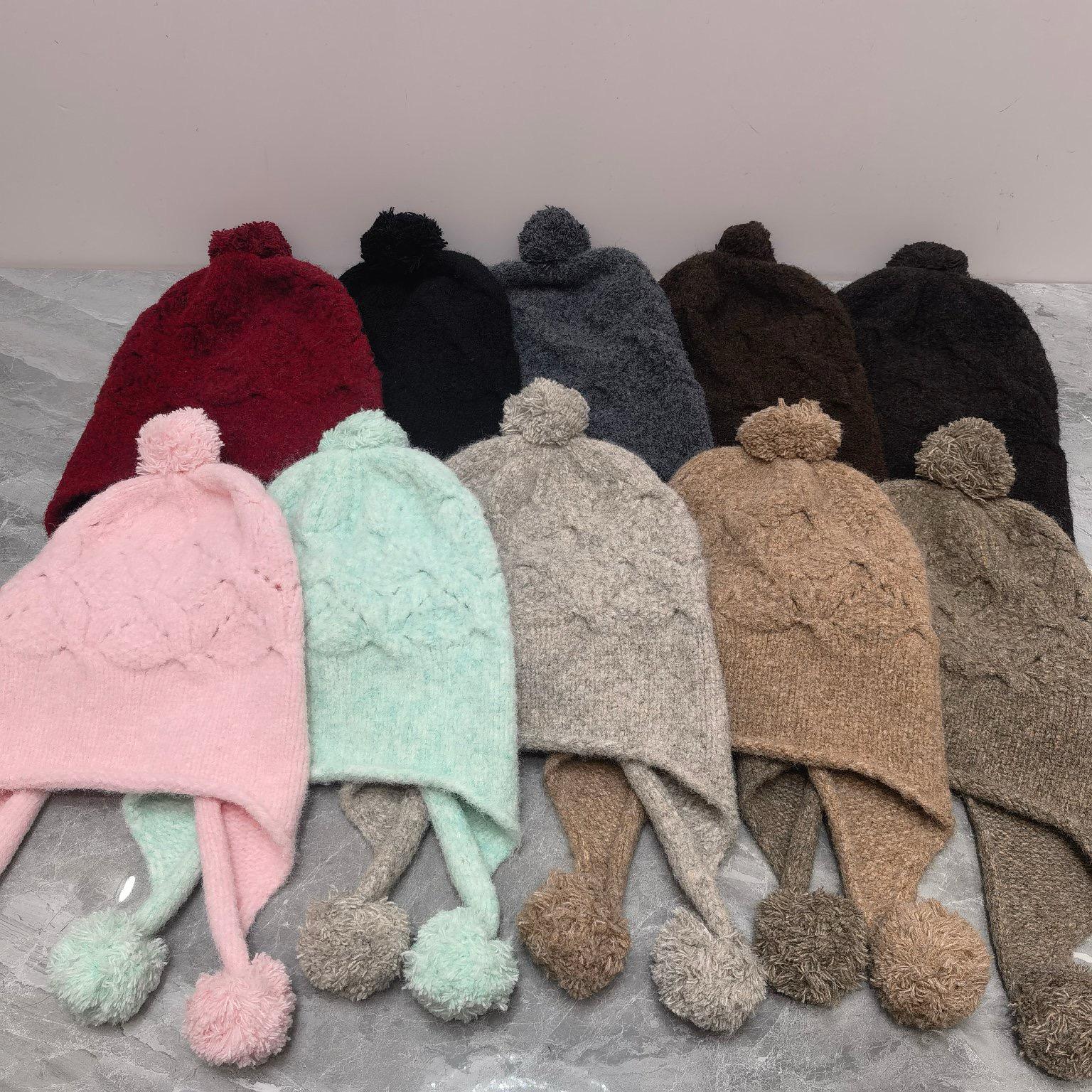 Autumn and winter new series warm knitted ear protection hat cute hairball hollow wool hat wool blend age-reducing tide hat чёрный
Autumn and winter new series warm knitted ear protection hat cute hairball hollow wool hat wool blend age-reducing tide hat чёрный