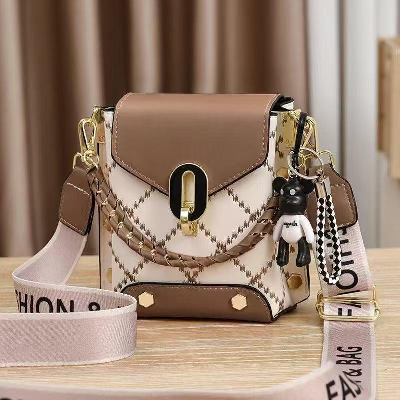 Women s Large Capacity Crossbody Bag - 2025 New Korean Style Simple Small Square Handheld Phone Bag коричневый
Women s Large Capacity Crossbody Bag - 2025 New Korean Style Simple Small Square Handheld Phone Bag коричневый