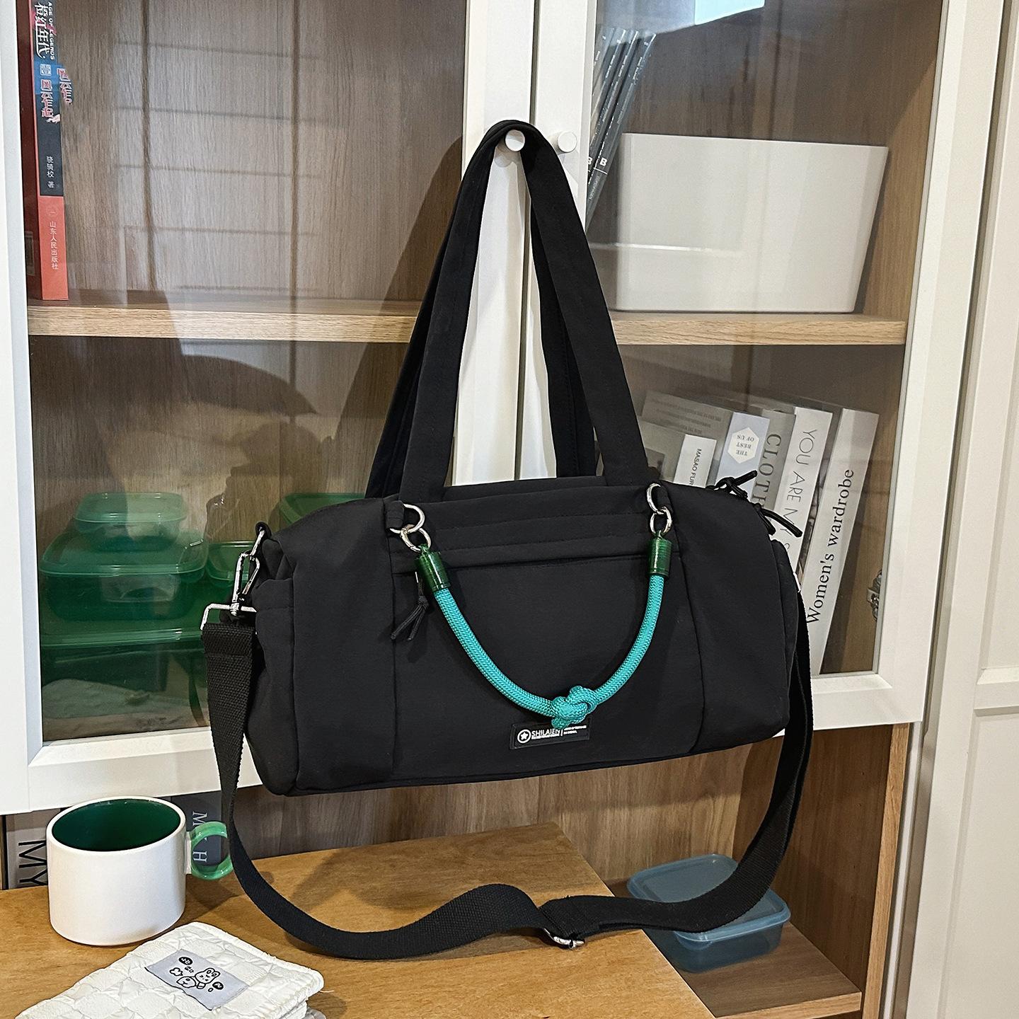 Short trip bag women s large-capacity sports yoga fitness bag lightweight duffel bag shoulder crossbody backpack men чорний
Short trip bag women s large-capacity sports yoga fitness bag lightweight duffel bag shoulder crossbody backpack men чорний