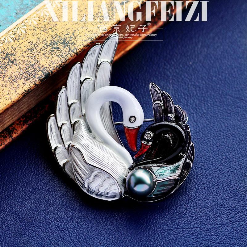 Броши для пожилых людей, брошь в виде цветка, листа, булавки для женщин, костюм, подвеска, модные броши, ювелирные изделия белый
Броши для пожилых людей, брошь в виде цветка, листа, булавки для женщин, костюм, подвеска, модные броши, ювелирные изделия белый