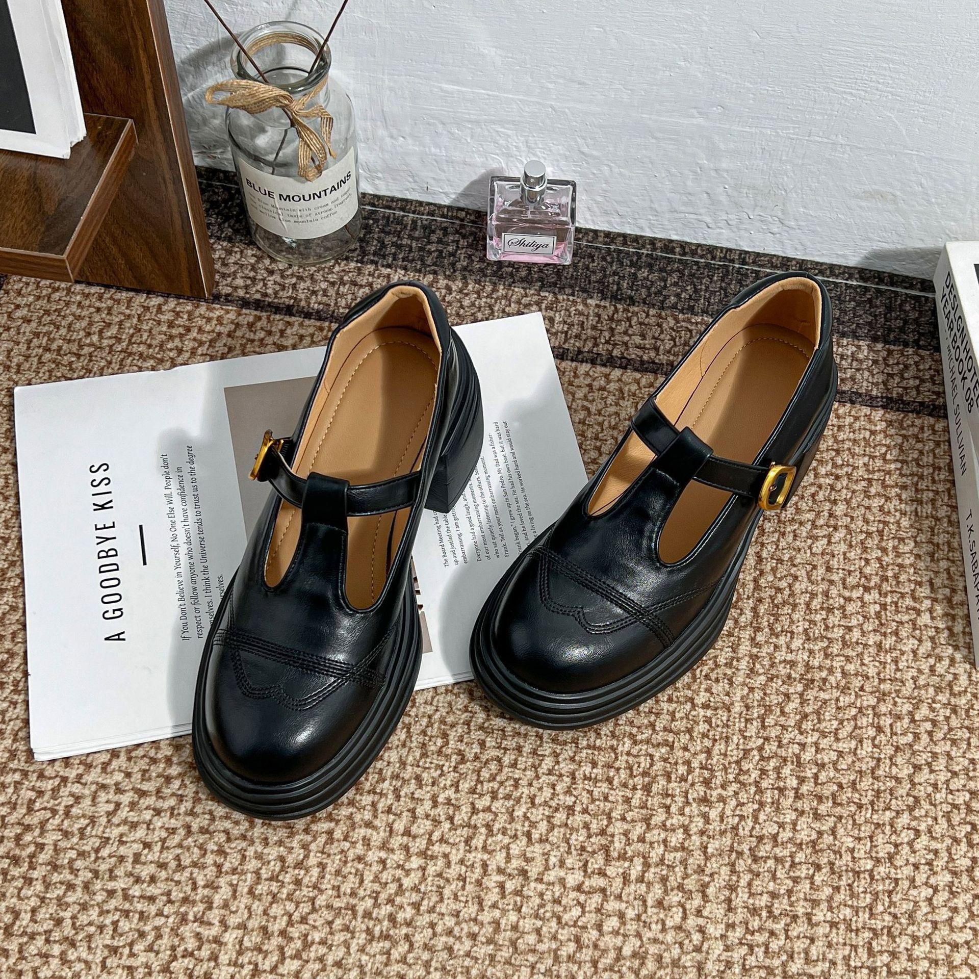 Grape mother summer new thick-soled small leather shoes women 2025 French retro loafers women comfortable soft sole not tired feet 34
Grape mother summer new thick-soled small leather shoes women 2025 French retro loafers women comfortable soft sole not tired feet 34