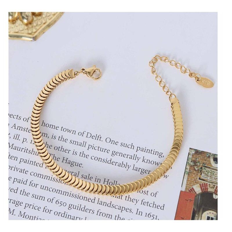 Necklace & accessory set: titanium steel, shimmering snake bone chain necklace & bracelet
Necklace & accessory set: titanium steel, shimmering snake bone chain necklace & bracelet