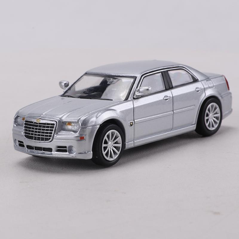 DCT 1:64 Chrysler 300C SRT8 Литий сплав Модель автомобіля-симулятора Іграшка срібний
DCT 1:64 Chrysler 300C SRT8 Литий сплав Модель автомобіля-симулятора Іграшка срібний