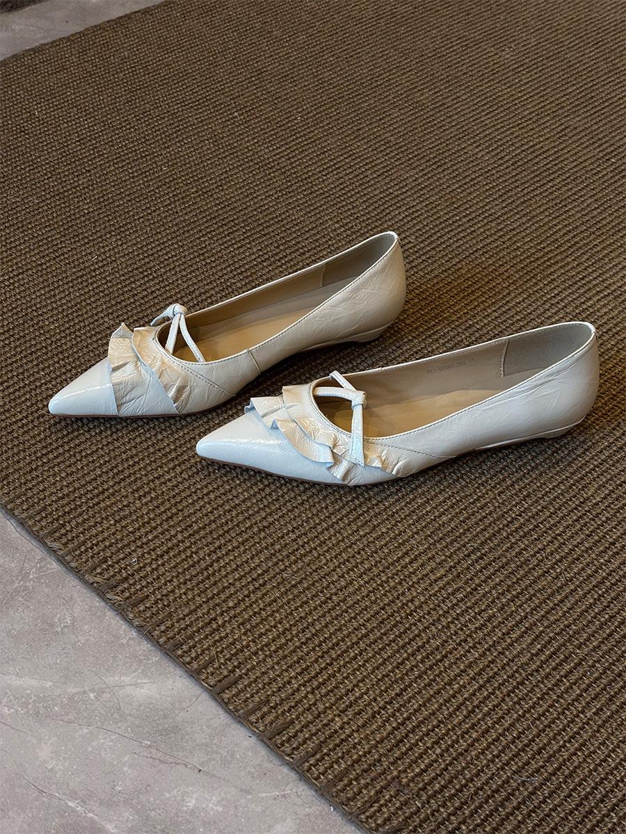 Pointed low-heeled small leather shoes women s wedge heel design sense single shoes temperament versatile women s shoes 40 слонова кістка
Pointed low-heeled small leather shoes women s wedge heel design sense single shoes temperament versatile women s shoes 40 слонова кістка