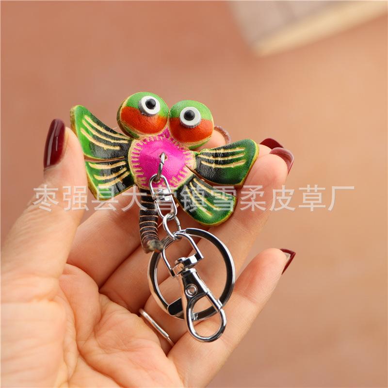 First Layer Cowhide Dragonfly Keychain Pendant, Locomotive Car Key Chain Accessories, Bag Small Pendant, Cute Trendy Ride зелений
First Layer Cowhide Dragonfly Keychain Pendant, Locomotive Car Key Chain Accessories, Bag Small Pendant, Cute Trendy Ride зелений