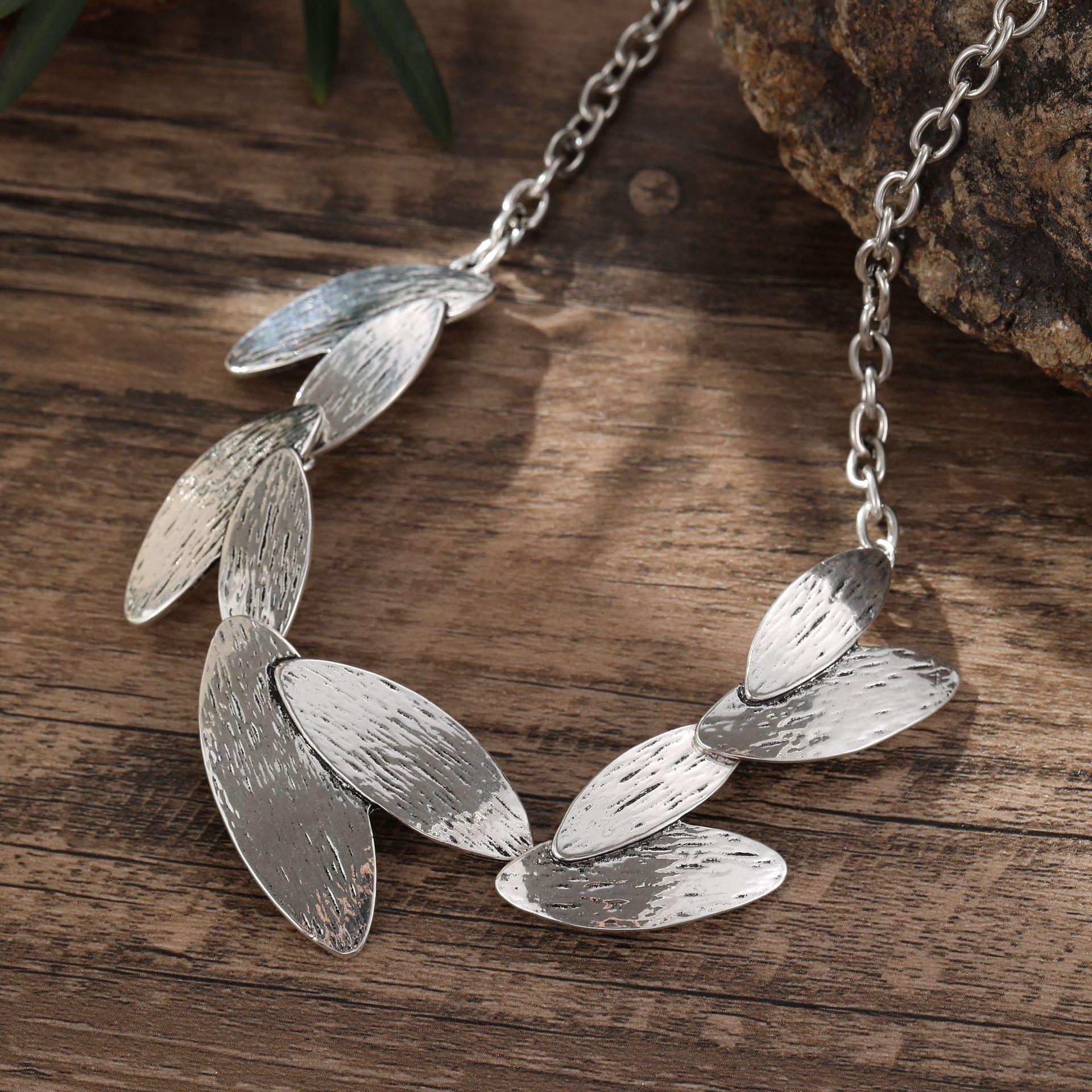 Новое ретро геометрическое овальное ожерелье с лепестками цвета старинного серебра, персонализированное женское ожерелье с лепестками высокого класса
Новое ретро геометрическое овальное ожерелье с лепестками цвета старинного серебра, персонализированное женское ожерелье с лепестками высокого класса