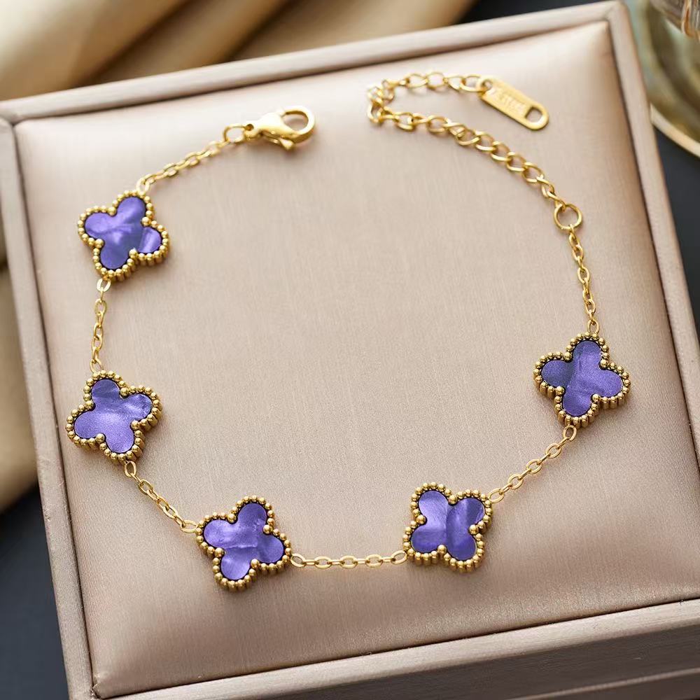 Luxury and Sophisticated Gradient Titanium Steel Four-leaf Clover Bracelet for Women
Luxury and Sophisticated Gradient Titanium Steel Four-leaf Clover Bracelet for Women