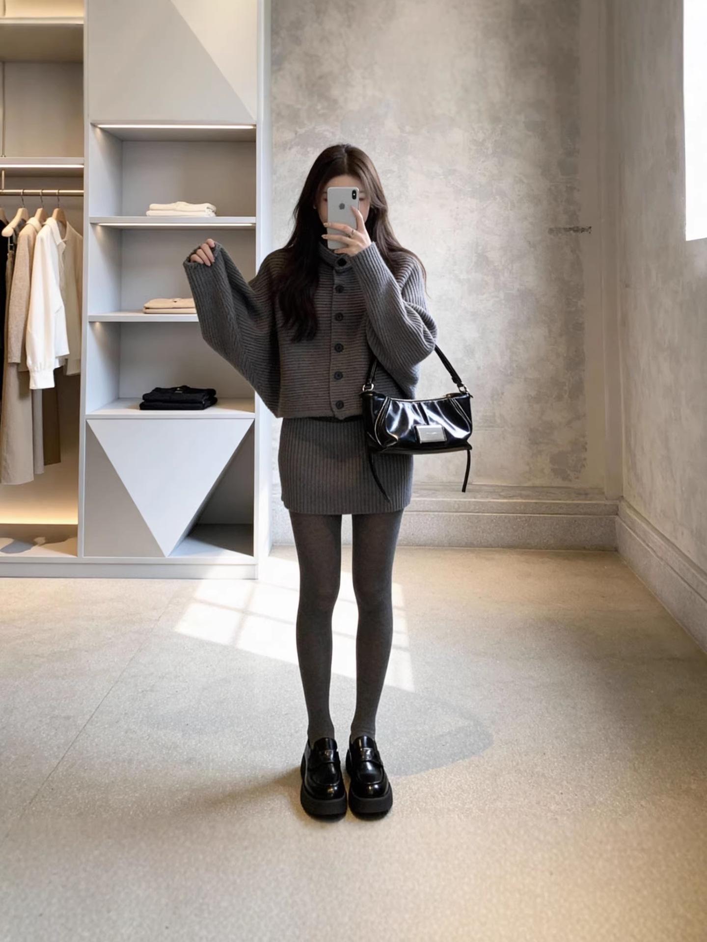 2026 Spring Chic Loose Knit Sweater & Half Skirt Two-Piece Set with Stand-up Collar L
2026 Spring Chic Loose Knit Sweater & Half Skirt Two-Piece Set with Stand-up Collar L