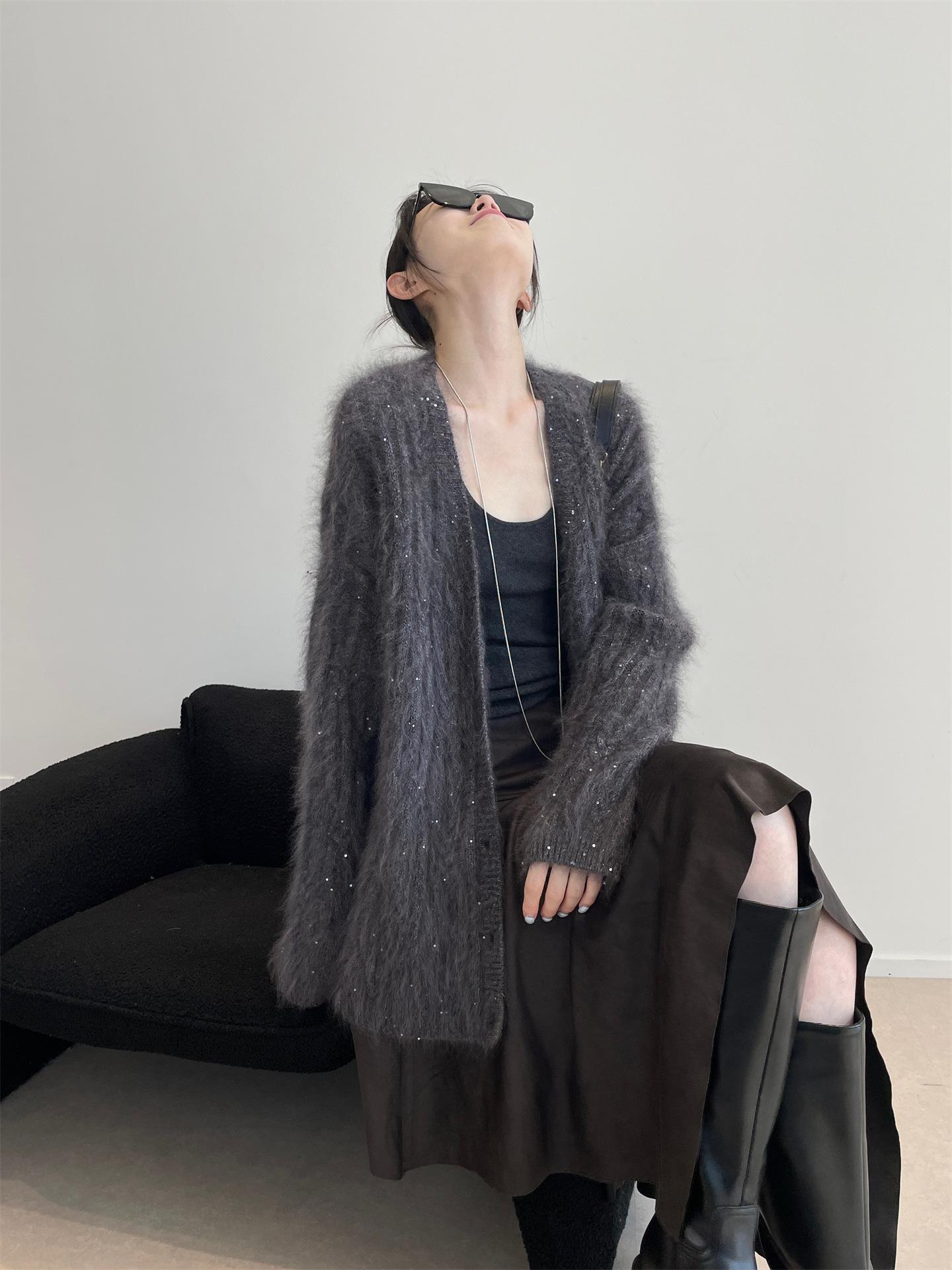 Luxurious South African Mohair & Italian Lurex Sequin Cardigan One Size
Luxurious South African Mohair & Italian Lurex Sequin Cardigan One Size