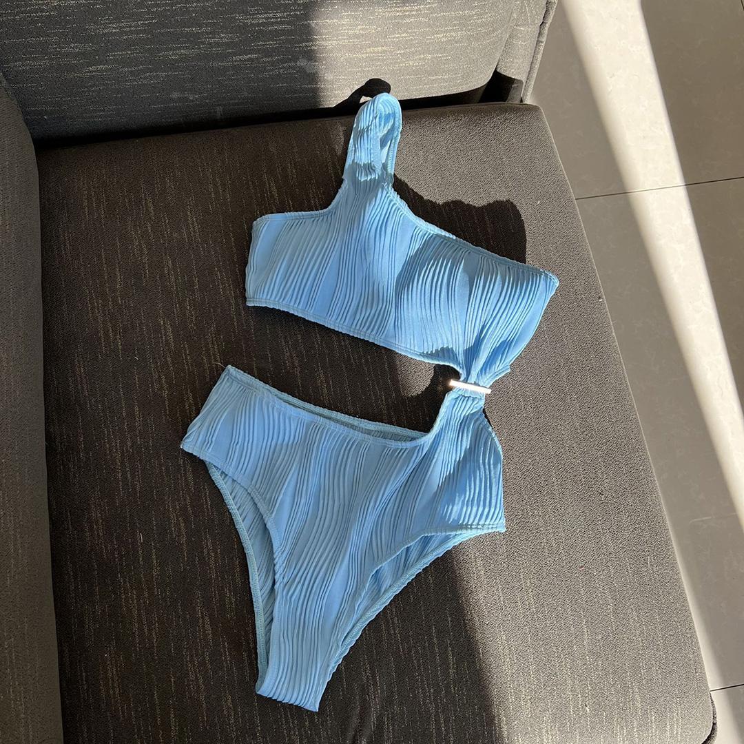 Новый цельный купальник с асимметричным вырезом и морщинами, женский купальник с подкладкой на одно плечо, купальный костюм, купальный костюм для женщин L небесно-голубой
Новый цельный купальник с асимметричным вырезом и морщинами, женский купальник с подкладкой на одно плечо, купальный костюм, купальный костюм для женщин L небесно-голубой