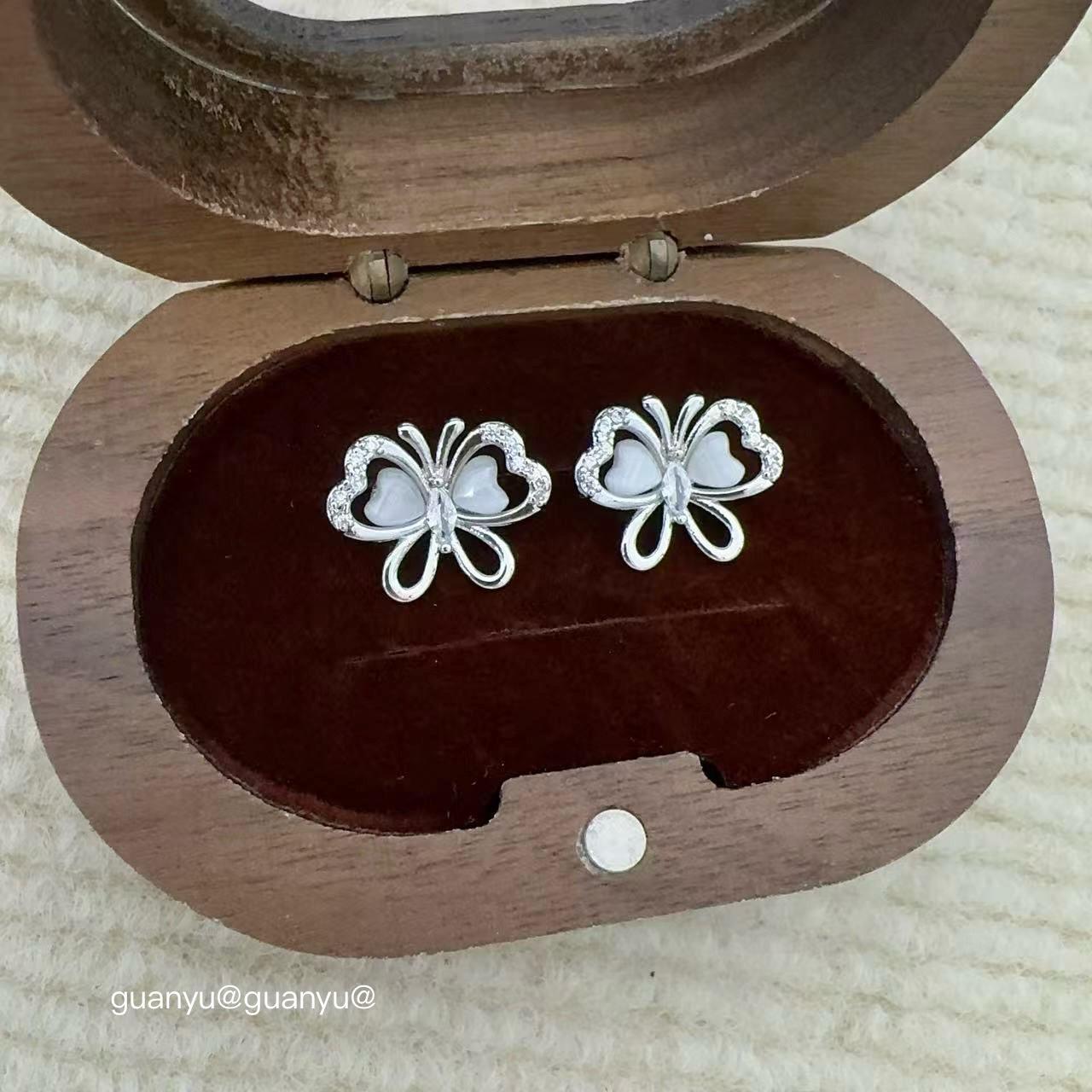 Элегантные серьги-пусеты Бабочка Кошачий глаз - Женская мода, Изысканная легкая роскошь, Сладкий темперамент, Универсальный дизайн
Элегантные серьги-пусеты Бабочка Кошачий глаз - Женская мода, Изысканная легкая роскошь, Сладкий темперамент, Универсальный дизайн