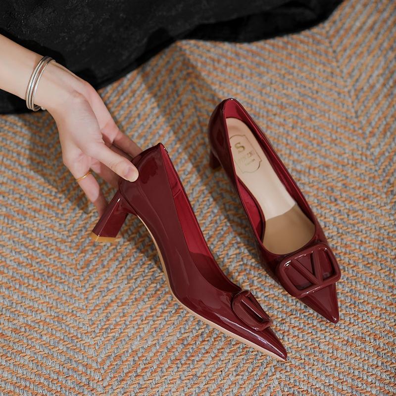 Женские туфли-лодочки из овчины на высоком каблуке, толстый каблук, телесная лакированная кожа, весенние универсальные темпераментные одинарные туфли 39 красный
Женские туфли-лодочки из овчины на высоком каблуке, толстый каблук, телесная лакированная кожа, весенние универсальные темпераментные одинарные туфли 39 красный