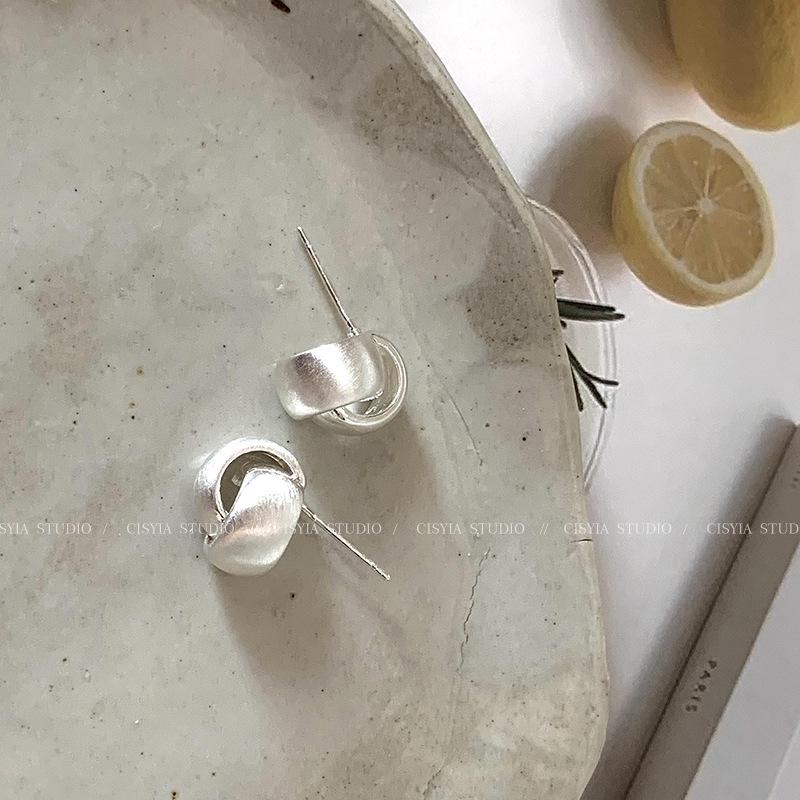 Элегантные 2025 Серебряные Матовые Роскошные Серьги-пусеты для Женщин
Элегантные 2025 Серебряные Матовые Роскошные Серьги-пусеты для Женщин