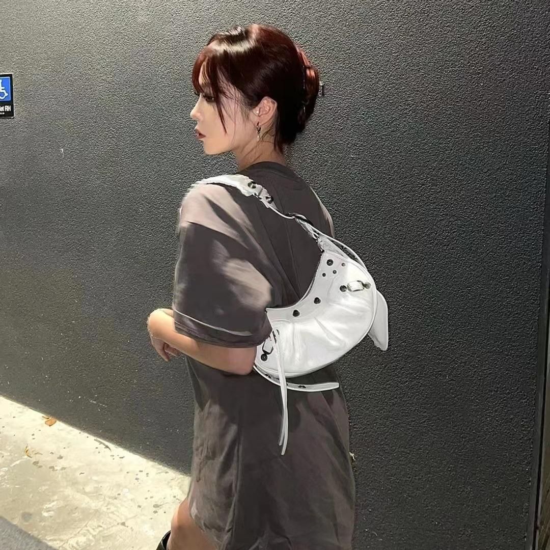 Bag New Rivet 3-in-1 Folded One Shoulder Crossbody Locomotive Bag Women s Underarm Bag
Bag New Rivet 3-in-1 Folded One Shoulder Crossbody Locomotive Bag Women s Underarm Bag