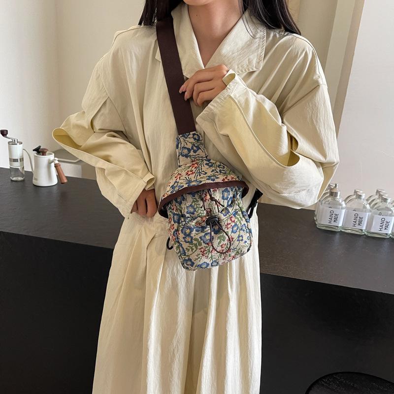 2025 new fashion popular sweet flower women messenger bag flower drawstring simple breast bag women синий
2025 new fashion popular sweet flower women messenger bag flower drawstring simple breast bag women синий