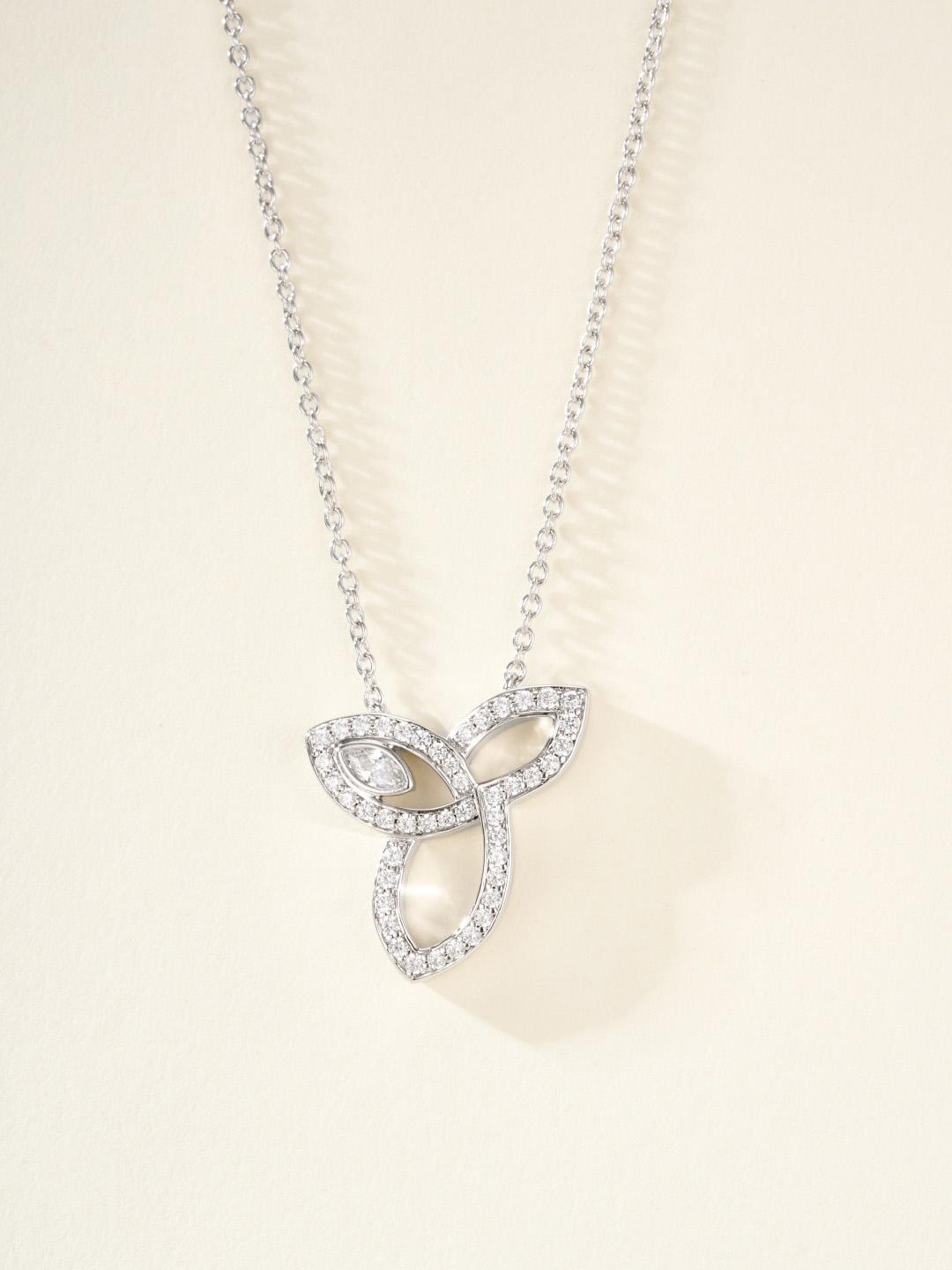 Діамантове намисто, кулон-конюшина Високоякісне кольороподілення та гальванічне покриття Щоденне носіння Подарунок 40+5cm срібний
Діамантове намисто, кулон-конюшина Високоякісне кольороподілення та гальванічне покриття Щоденне носіння Подарунок 40+5cm срібний