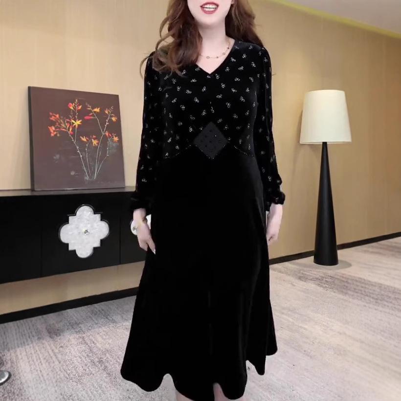 Elegant Plus Size Velvet Dress - Autumn/Winter, High-Elastic, Printed, Loose, Slimming, Mature Style for Women. 4XL 180-200 jin
Elegant Plus Size Velvet Dress - Autumn/Winter, High-Elastic, Printed, Loose, Slimming, Mature Style for Women. 4XL 180-200 jin