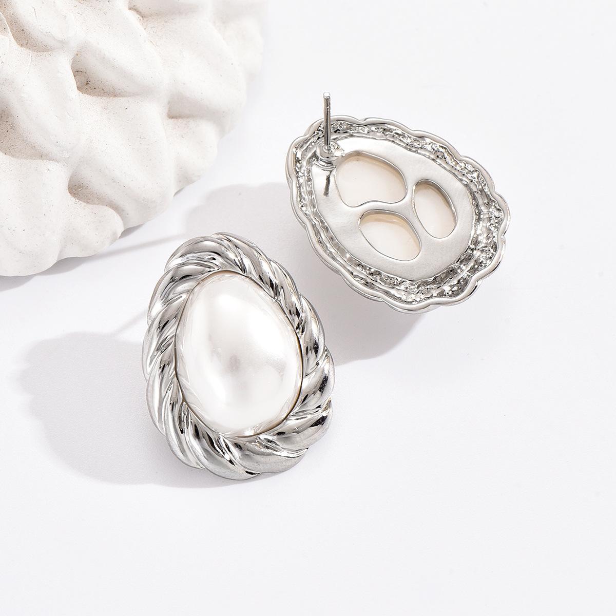 New Retro Earrings, High-end, Elegant, Personalized, Exaggerated, Water Droplet Fashion Earrings срібний
New Retro Earrings, High-end, Elegant, Personalized, Exaggerated, Water Droplet Fashion Earrings срібний