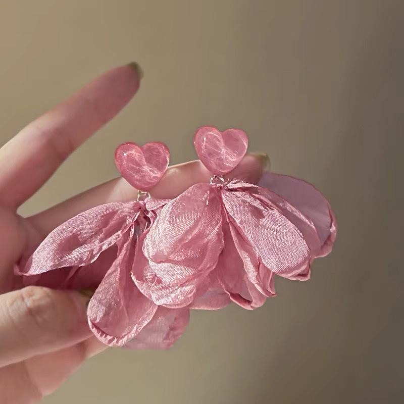 Silver needle pink pearl flower stud earrings niche fashion versatile atmosphere earrings light luxury literary small fresh earrings
Silver needle pink pearl flower stud earrings niche fashion versatile atmosphere earrings light luxury literary small fresh earrings
