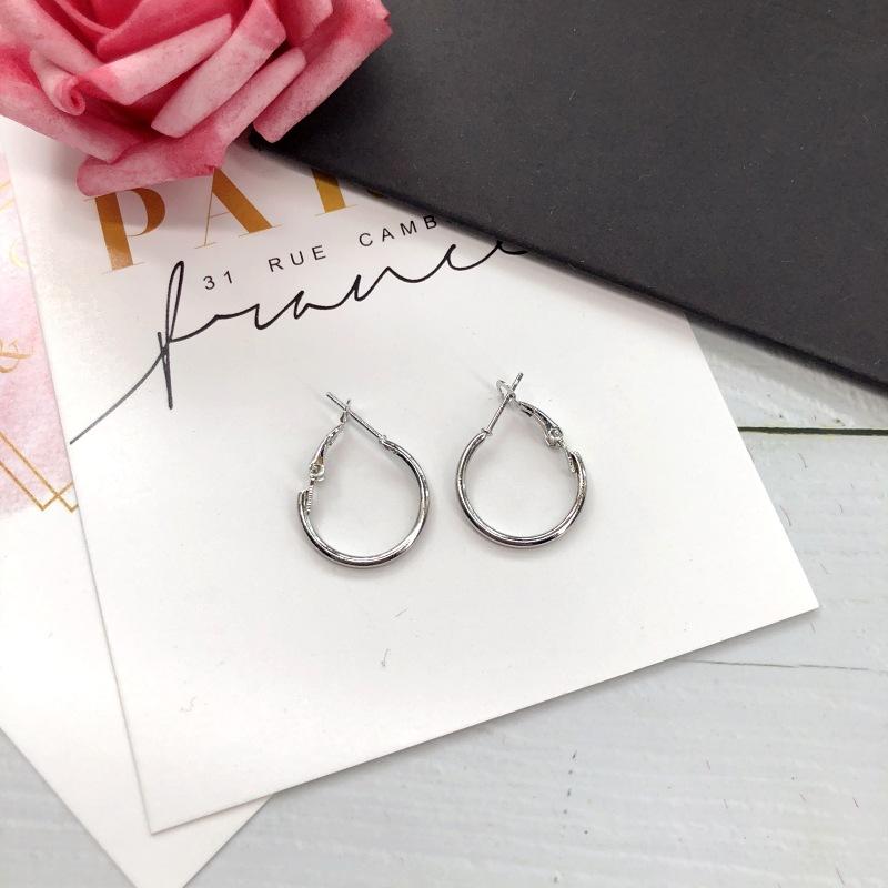 Retro large circle simple personalized earrings gold and silver large and small circle exaggerated earrings temperament versatile trend ear jewelry
Retro large circle simple personalized earrings gold and silver large and small circle exaggerated earrings temperament versatile trend ear jewelry