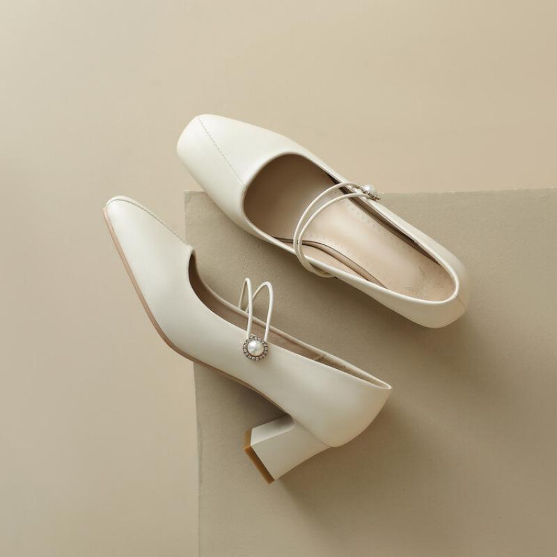 Low-top women s single shoes New women s high heels Casual one-pedal lazy shoes Square head rubber soft sole Four seasons shoes 39
Low-top women s single shoes New women s high heels Casual one-pedal lazy shoes Square head rubber soft sole Four seasons shoes 39