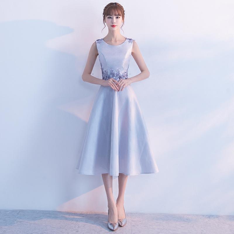 Evening dress new elegant princess sweet Korean version small dress fashion student party medium and long XS серебряный серый
Evening dress new elegant princess sweet Korean version small dress fashion student party medium and long XS серебряный серый