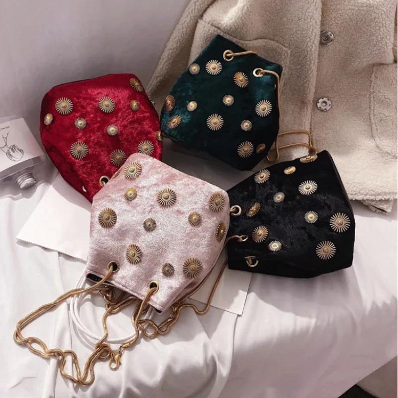 New Women s Shoulder Bags Bucket Bag Elegant Velvet Handbag Tote Crossbody Bag with Golden Chain Shoulder Strap
New Women s Shoulder Bags Bucket Bag Elegant Velvet Handbag Tote Crossbody Bag with Golden Chain Shoulder Strap