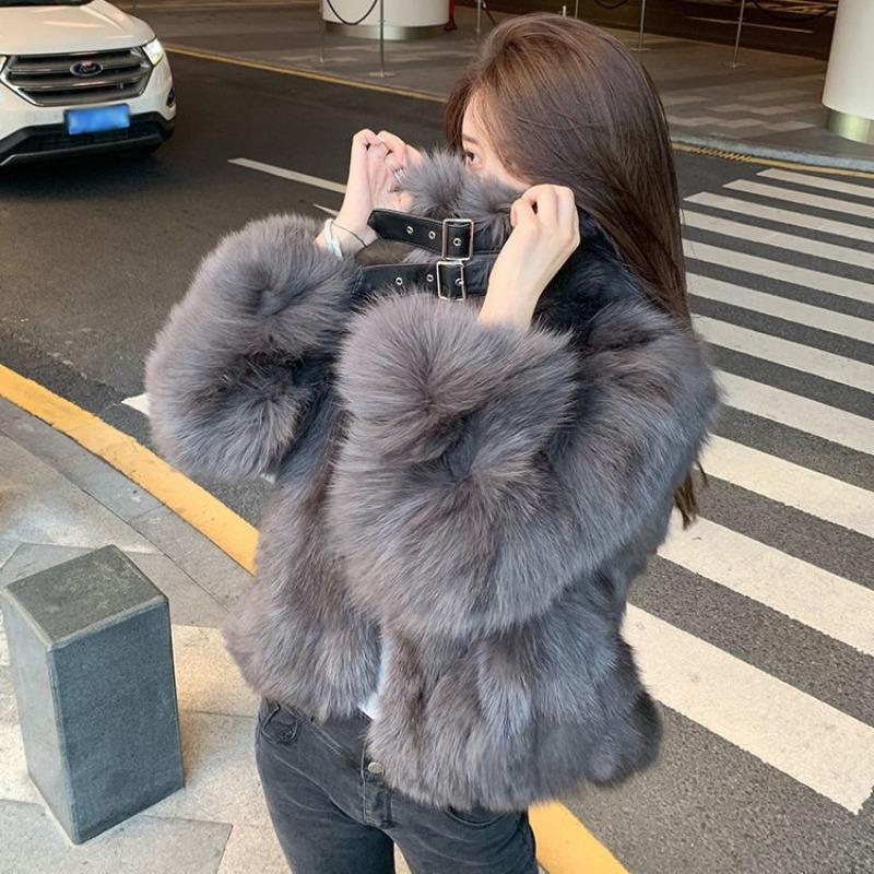 Женская куртка из искусственного меха, легкая модная осенне-зимняя, короткая, из искусственного лисьего меха, зимняя новинка, с хлопковой подкладкой, утепленная XL 125-67.5 kg
Женская куртка из искусственного меха, легкая модная осенне-зимняя, короткая, из искусственного лисьего меха, зимняя новинка, с хлопковой подкладкой, утепленная XL 125-67.5 kg