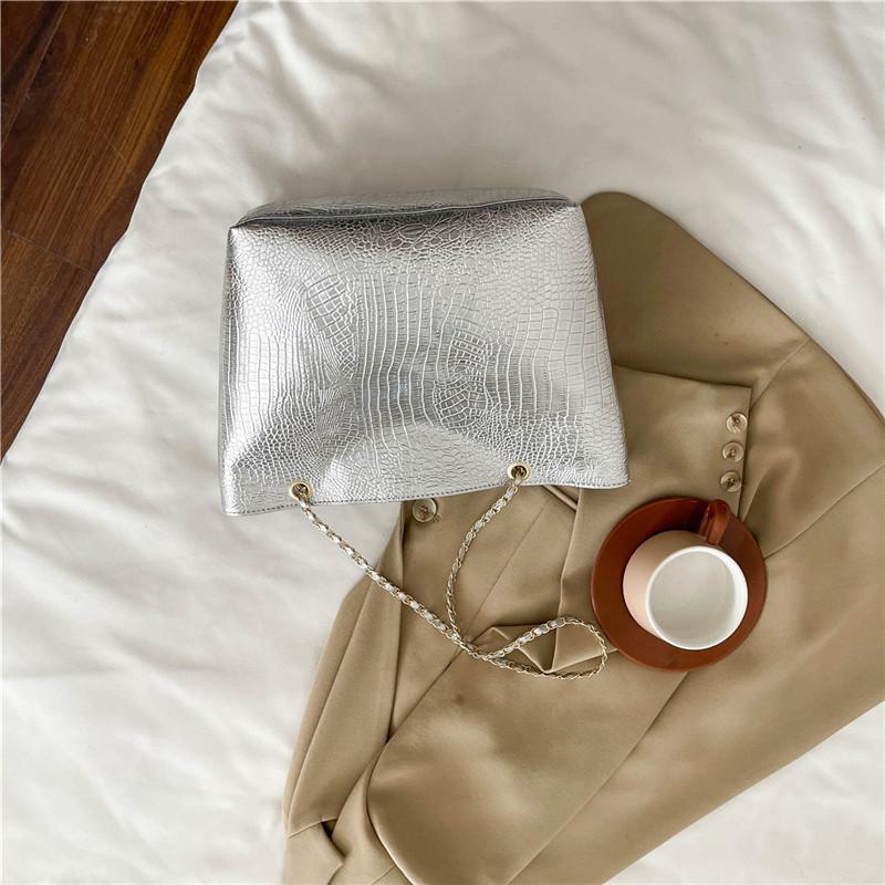 Персонализированная мода, популярные сумки этого года 2025, новый зарубежный стиль, модная атмосфера, сумка-тоут для通勤 на плечо под мышкой
Персонализированная мода, популярные сумки этого года 2025, новый зарубежный стиль, модная атмосфера, сумка-тоут для通勤 на плечо под мышкой