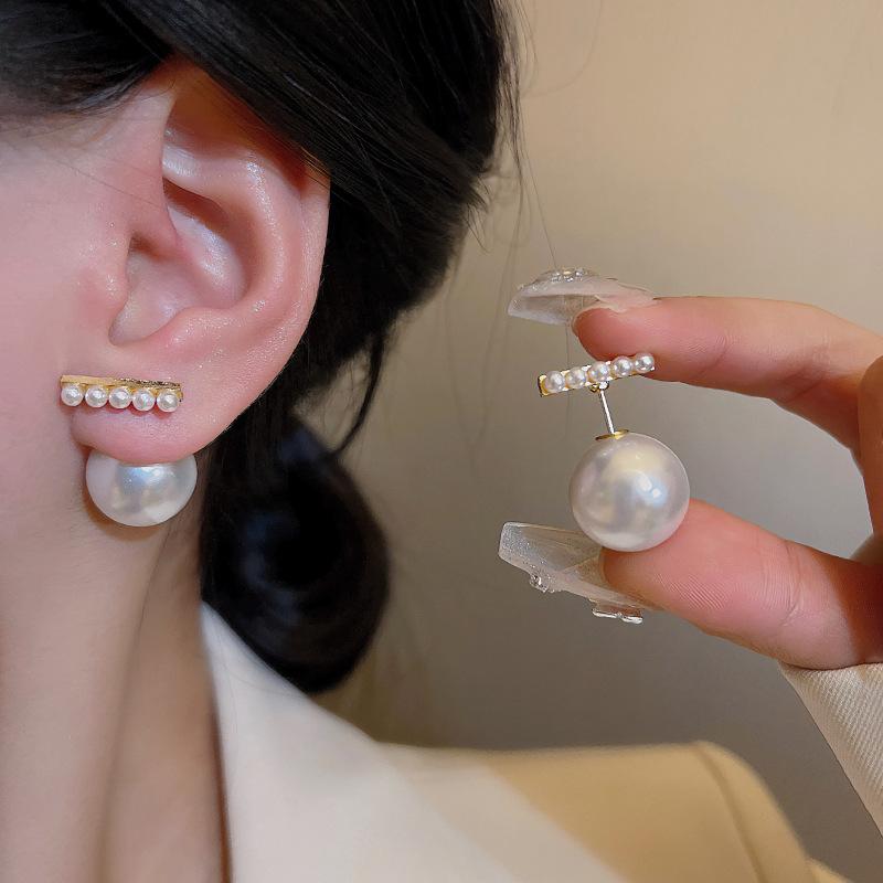 925 silver needle retro light luxury pearl earrings women s design sense niche stud earrings cold wind ears
925 silver needle retro light luxury pearl earrings women s design sense niche stud earrings cold wind ears