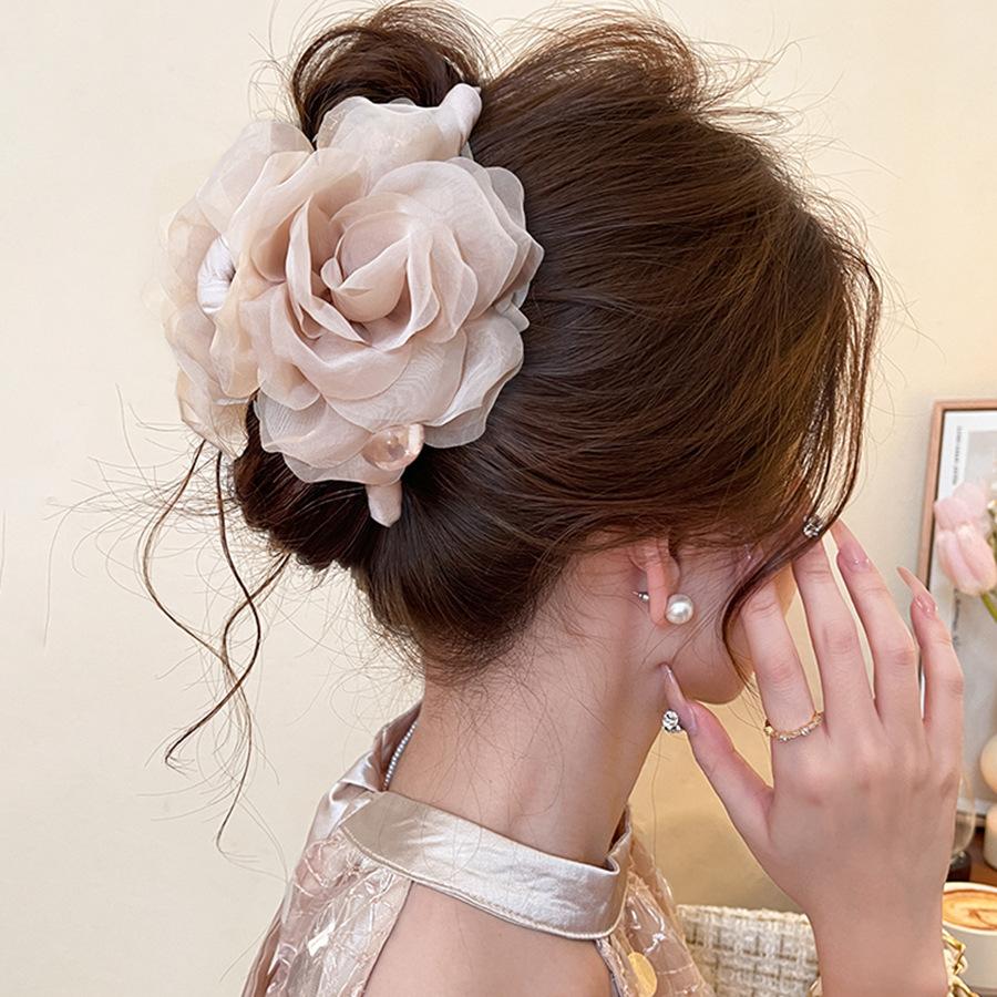 Acrylic fabric mesh rose pearl hairpin fashionable and sweet grab clip commuting versatile hair accessories headgear
Acrylic fabric mesh rose pearl hairpin fashionable and sweet grab clip commuting versatile hair accessories headgear
