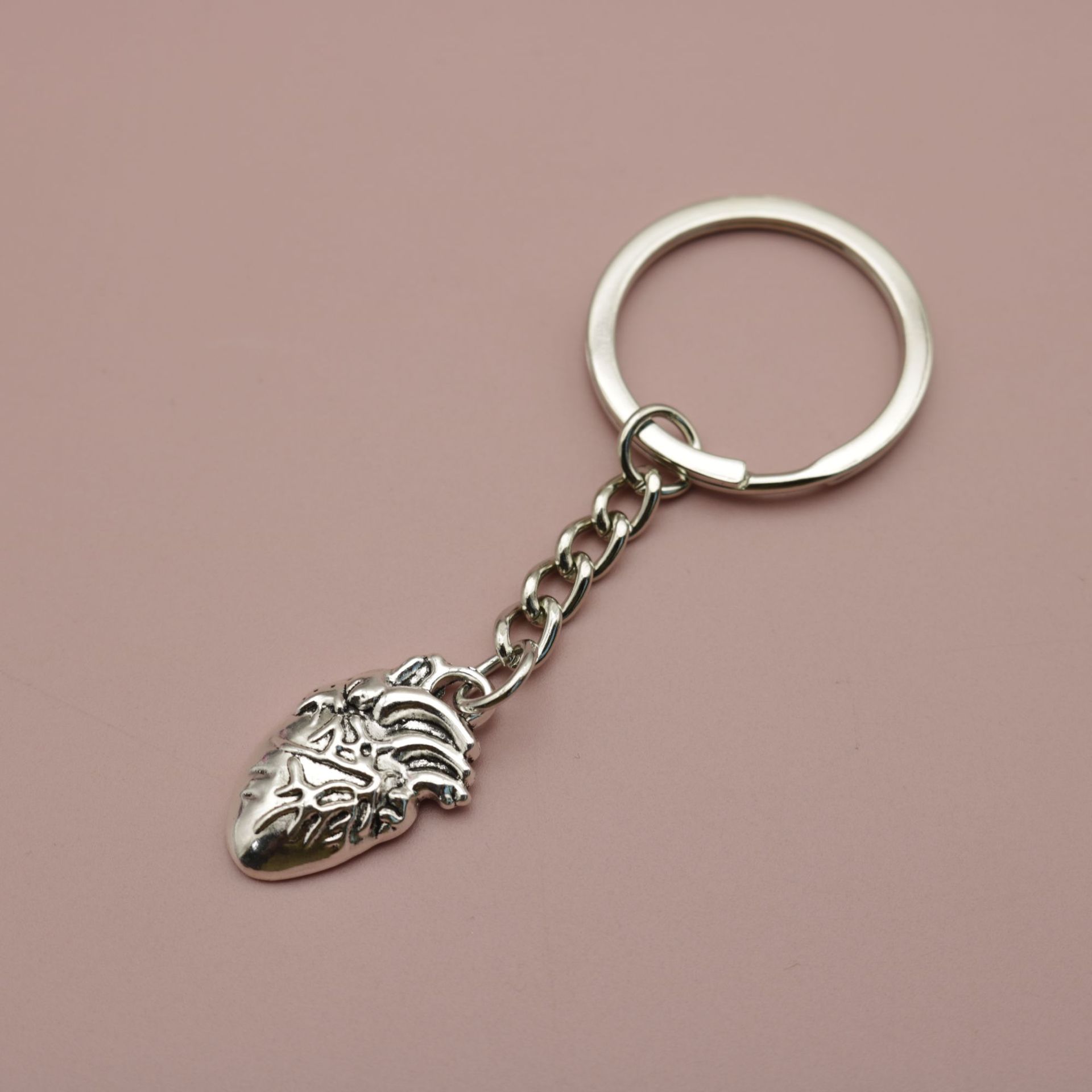 Популярные ювелирные изделия, простой кулон в форме сердца, брелок для ключей one size
Популярные ювелирные изделия, простой кулон в форме сердца, брелок для ключей one size