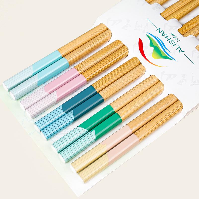 Gift Box: 5 Pairs of 24cm Bamboo Chopsticks in 5 Colors for Personal Use or Sushi Serving
Gift Box: 5 Pairs of 24cm Bamboo Chopsticks in 5 Colors for Personal Use or Sushi Serving