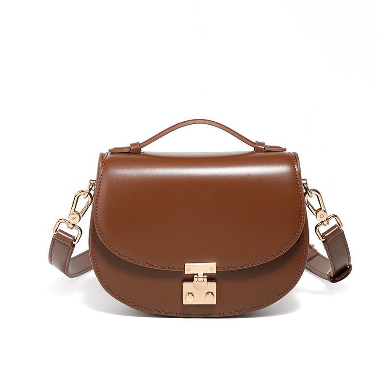 New Genuine Leather Saddle Bag Retro Wide Shoulder Strap Women s Bag High End High Niche Casual Crossbody Lock Buckle Small Bag 19*6*15
New Genuine Leather Saddle Bag Retro Wide Shoulder Strap Women s Bag High End High Niche Casual Crossbody Lock Buckle Small Bag 19*6*15