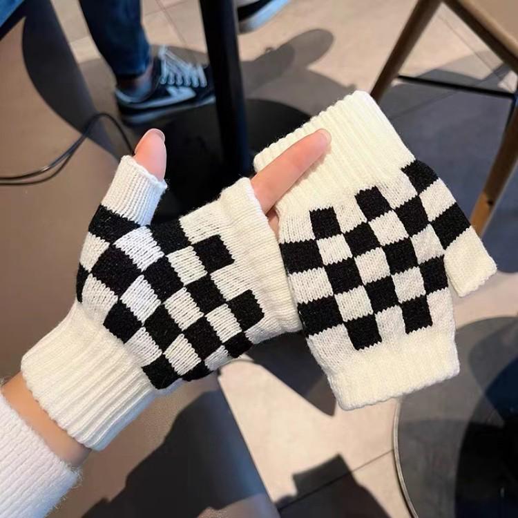 Women s Black and White Checkered Half-Finger Knitted Gloves - Stylish and Warm for Winter, Writing, Cycling, Typing, and More One Size белый
Women s Black and White Checkered Half-Finger Knitted Gloves - Stylish and Warm for Winter, Writing, Cycling, Typing, and More One Size белый