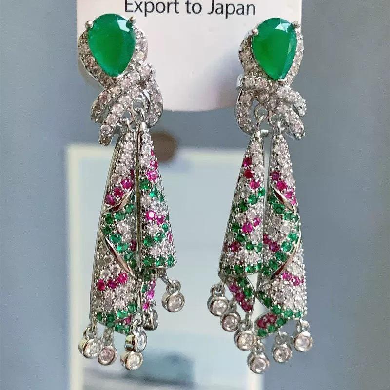 Vintage Rhinestone Oval Tassel Stud Earrings with Silver Needles - Retro Light Luxury Ear Jewelry
Vintage Rhinestone Oval Tassel Stud Earrings with Silver Needles - Retro Light Luxury Ear Jewelry