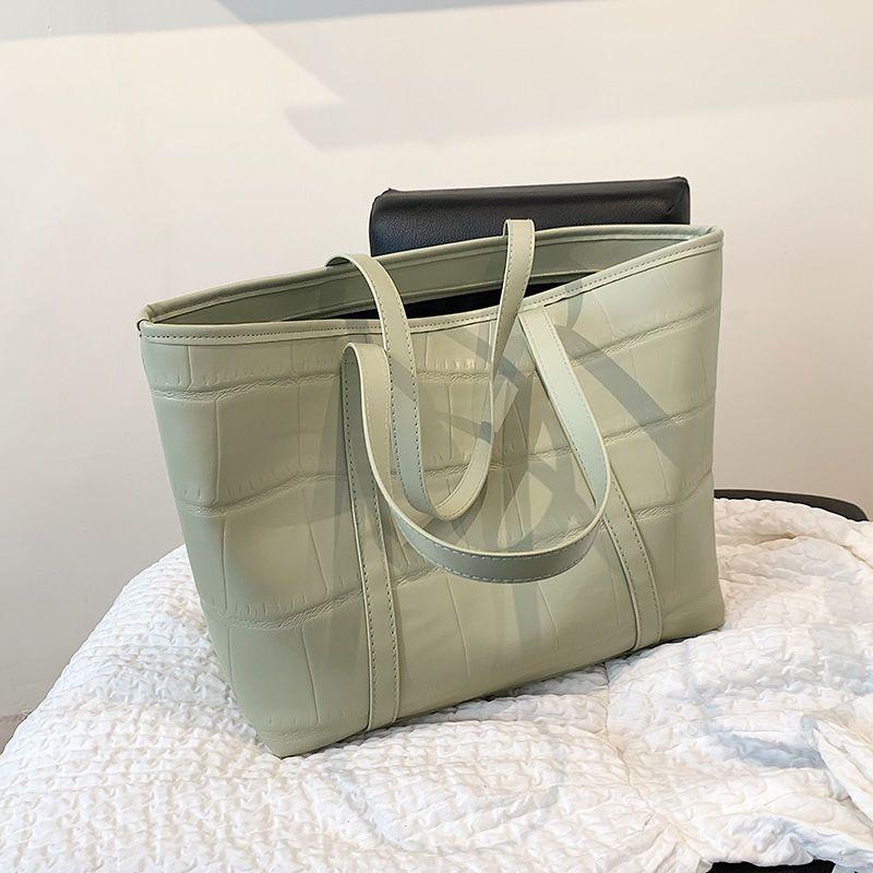 Textured large-capacity large bag women s Korean version trendy versatile embossed shoulder bag fashionable commuter tote bag
Textured large-capacity large bag women s Korean version trendy versatile embossed shoulder bag fashionable commuter tote bag