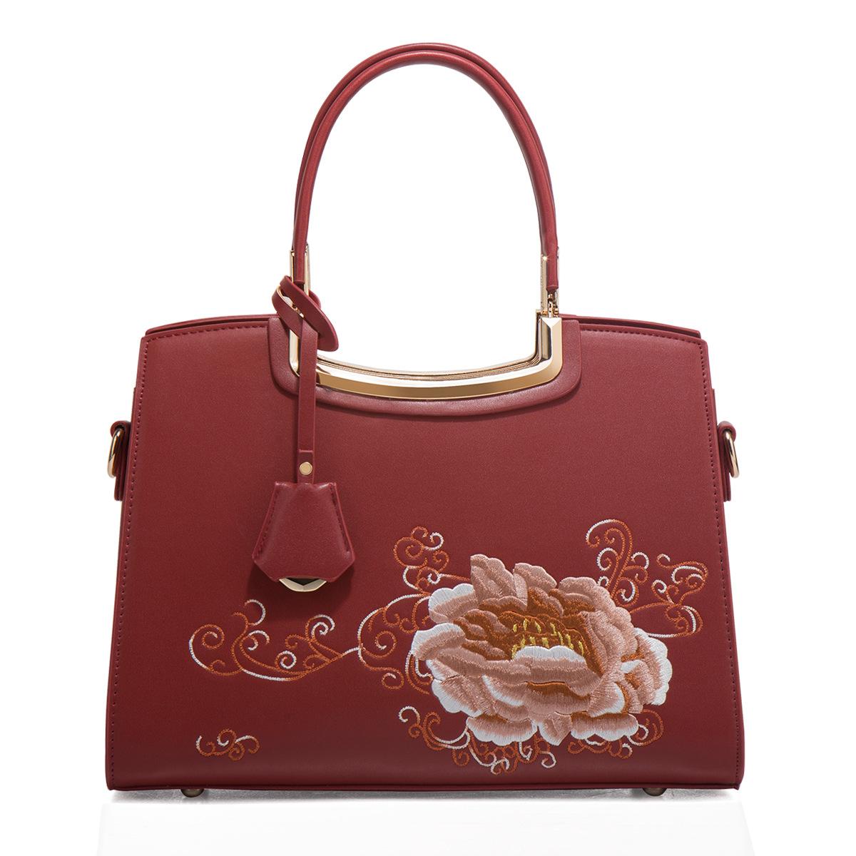 2024 Summer New Chinese Style Women s Bag, Chinese Embroidery Handbag for Mothers, Elegant Bag for Middle-Aged Women, Gift for Mother-in-Law красный
2024 Summer New Chinese Style Women s Bag, Chinese Embroidery Handbag for Mothers, Elegant Bag for Middle-Aged Women, Gift for Mother-in-Law красный