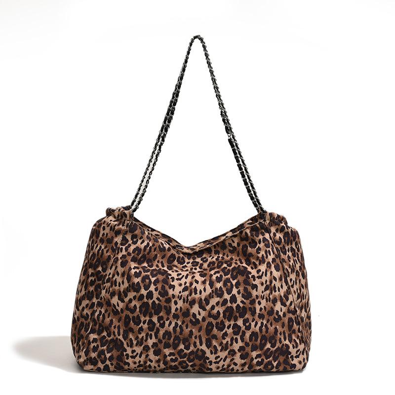 Large Capacity Leopard Shoulder Bags 2025 Luxury Chian Nylon Tote Bags Fashion Commuter Travel Purse Handbags 30-49-15 CM
Large Capacity Leopard Shoulder Bags 2025 Luxury Chian Nylon Tote Bags Fashion Commuter Travel Purse Handbags 30-49-15 CM